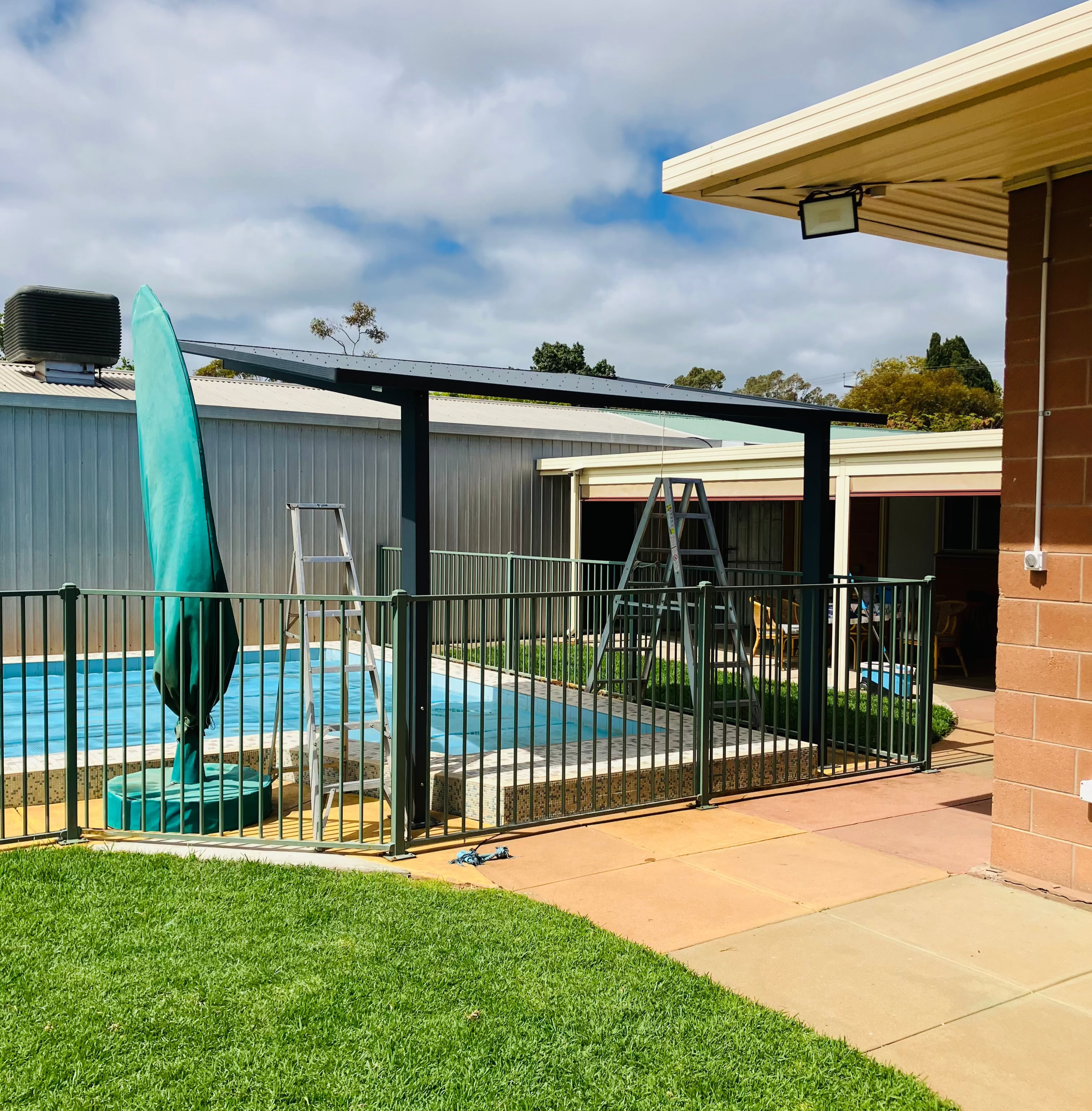 Cantilever Pergola with Aluminium Insulated Roof Panels